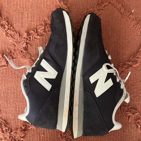 BARELY WORN NEW BALANCES! - Picture 2 of 4